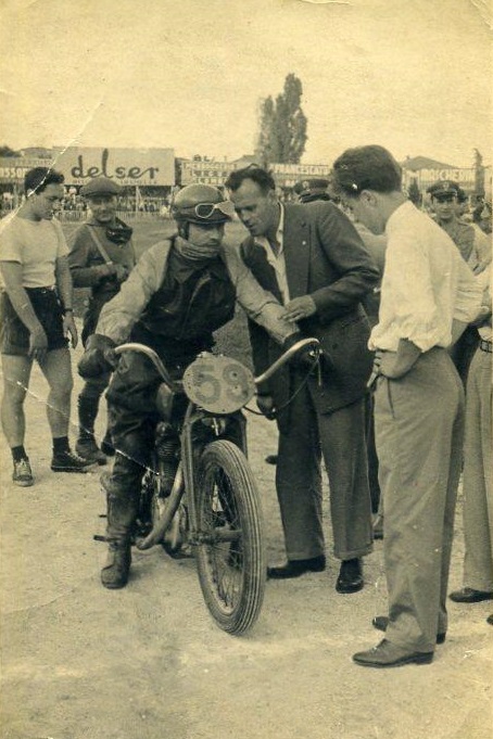 1953 Udine Pietrogrande allo start con l’amico Zanolla, dietro col baschetto Fantuzzi