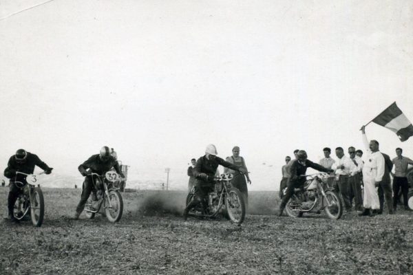 1957 Cingoli Pietrogrande al via