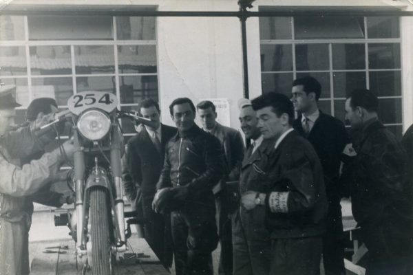 1954 Bologna II° Motogiro d’Italia Pietrogrande alle verifiche