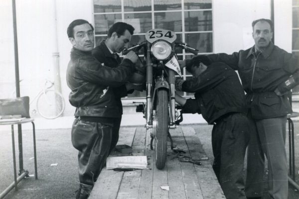 1954 Bologna II° Motogiro d’Italia Pietrogrande alle verifiche